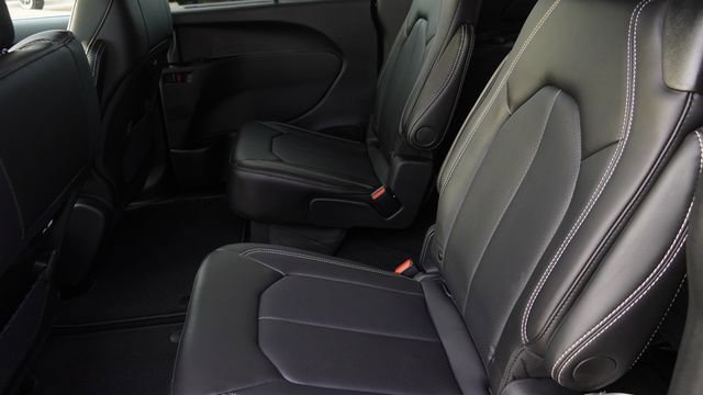 New 2026 Chrysler Pacifica Select image 15