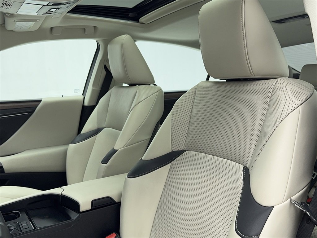 Used 2024 Lexus ES 350 w/ Premium Package image 32