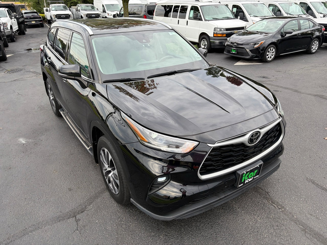 Used 2021 Toyota Highlander XLE image 4
