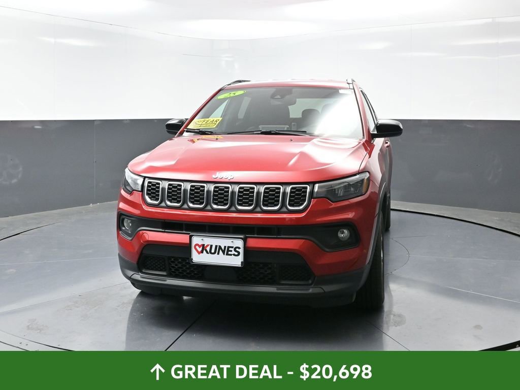 Used 2025 Jeep Compass Latitude image 8