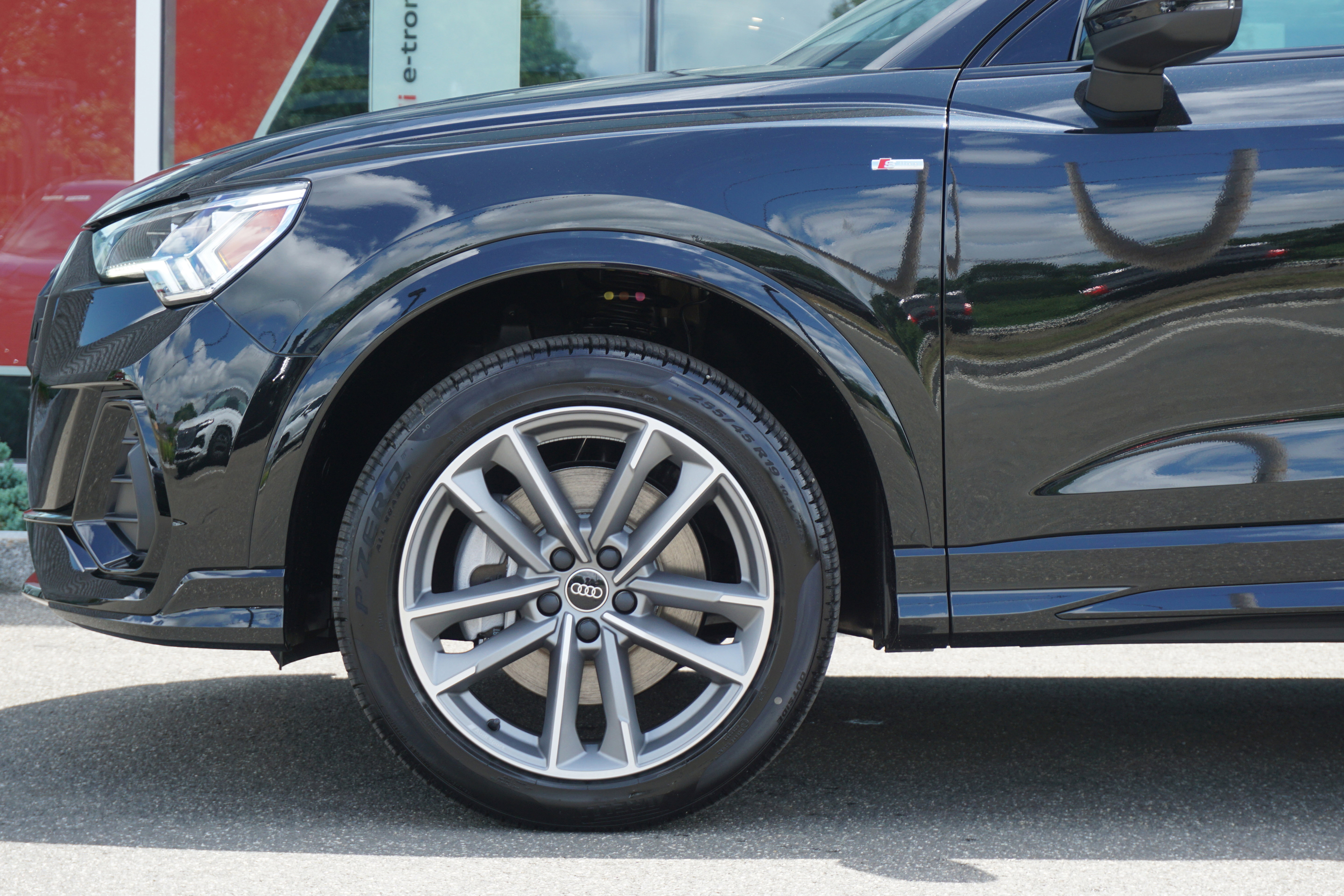 New 2025 Audi Q3 2.0T Premium image 6