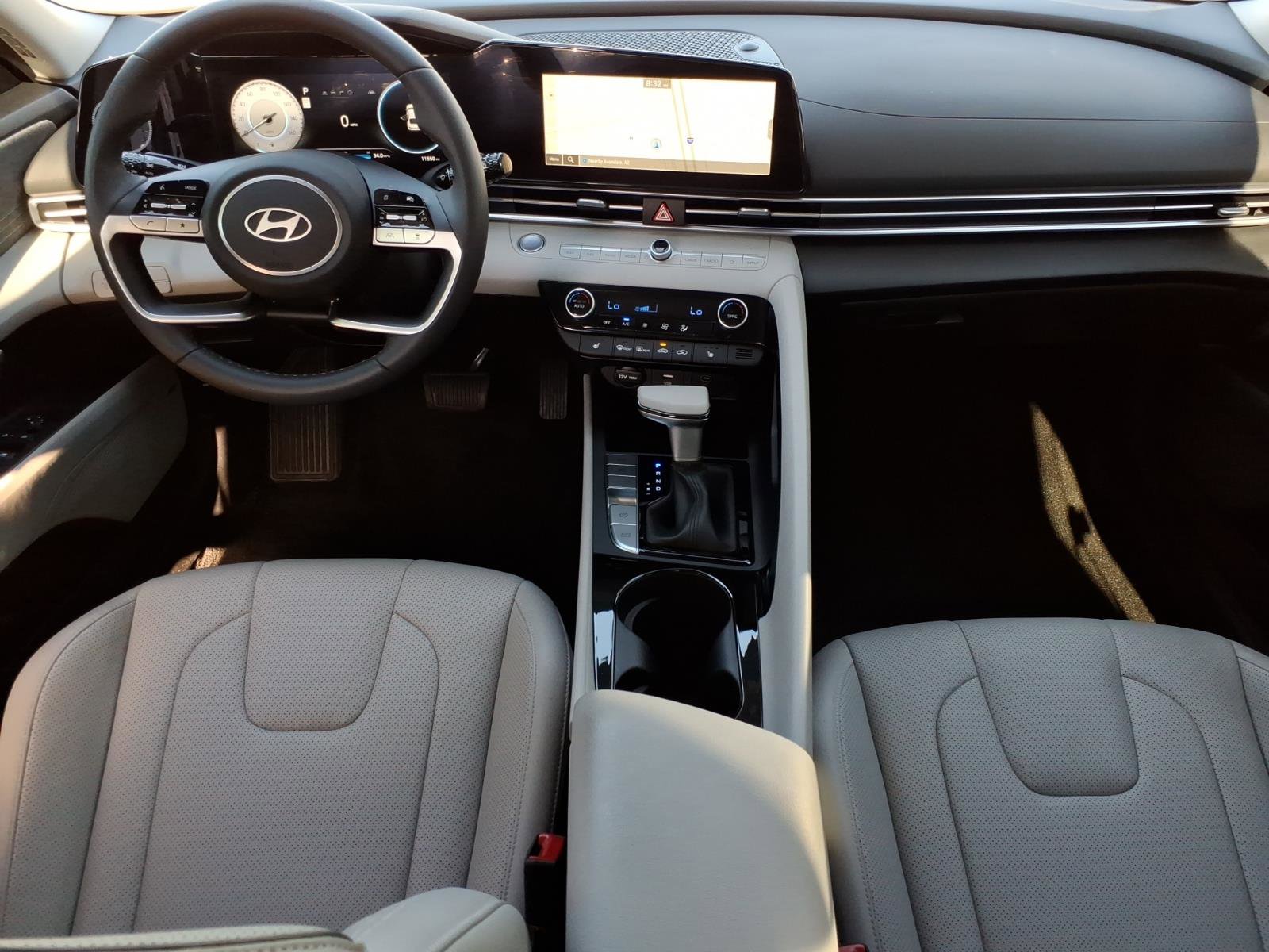 Certified 2025 Hyundai Elantra Limited FWD image 18