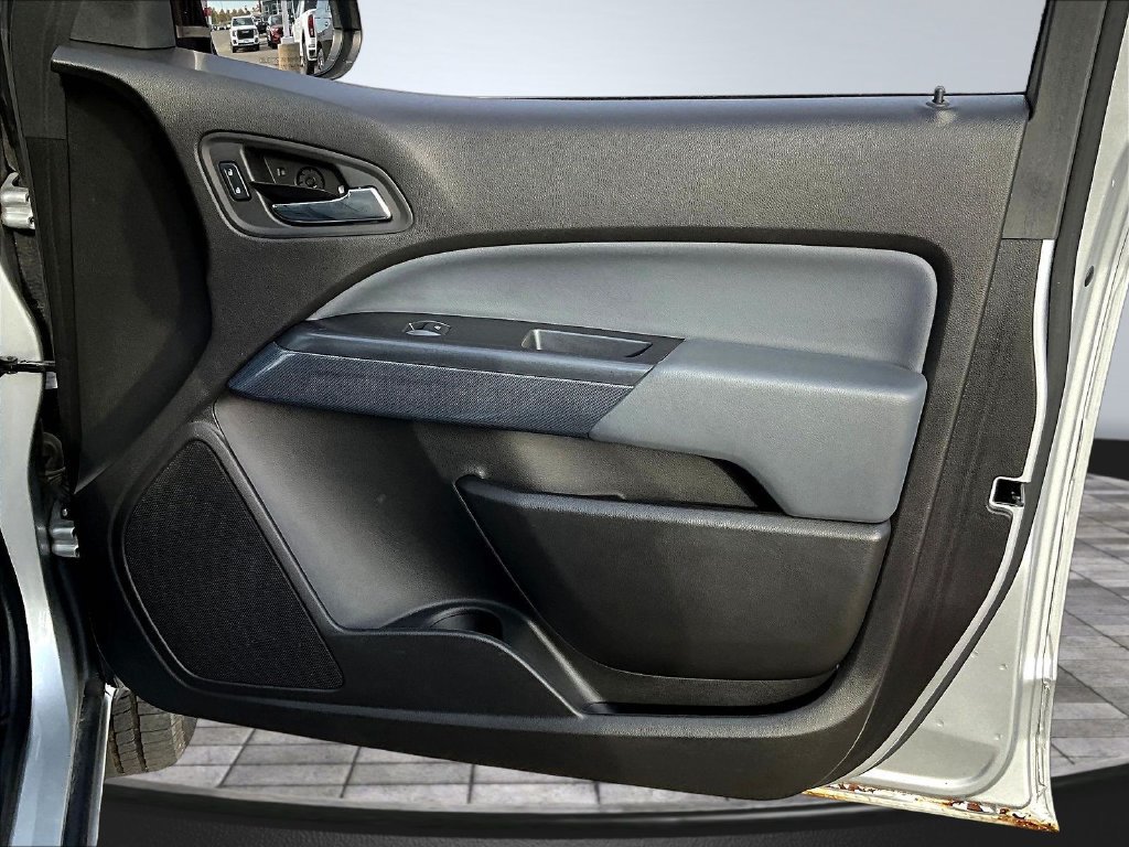 Used 2015 Chevrolet Colorado Z71 AWD/4WD image 30