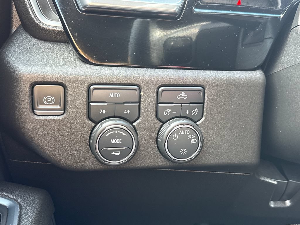 Used 2023 Chevrolet Silverado 1500 LT AWD/4WD image 32