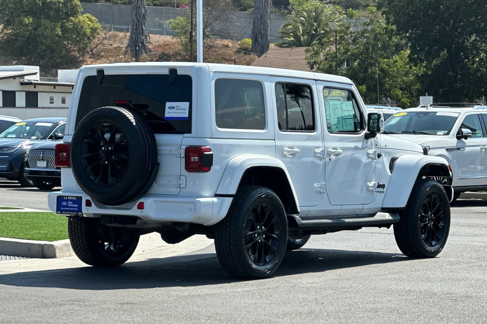 Used 2022 Jeep Wrangler Unlimited Sahara AWD/4WD image 3