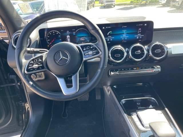 Used 2023 Mercedes-Benz GLB 250 4MATIC w/ Premium Package image 13
