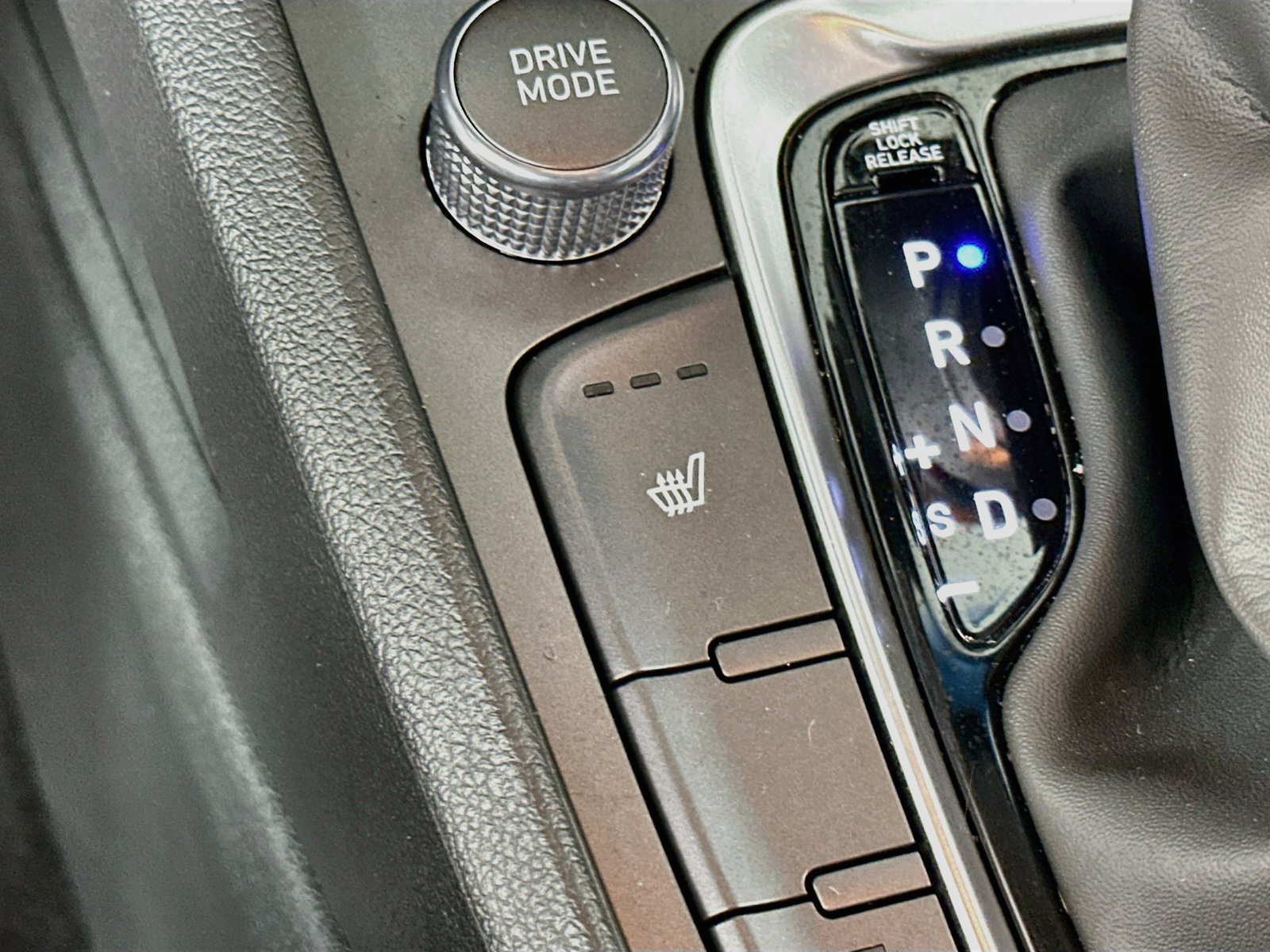 Certified 2022 Hyundai Kona Limited FWD image 21