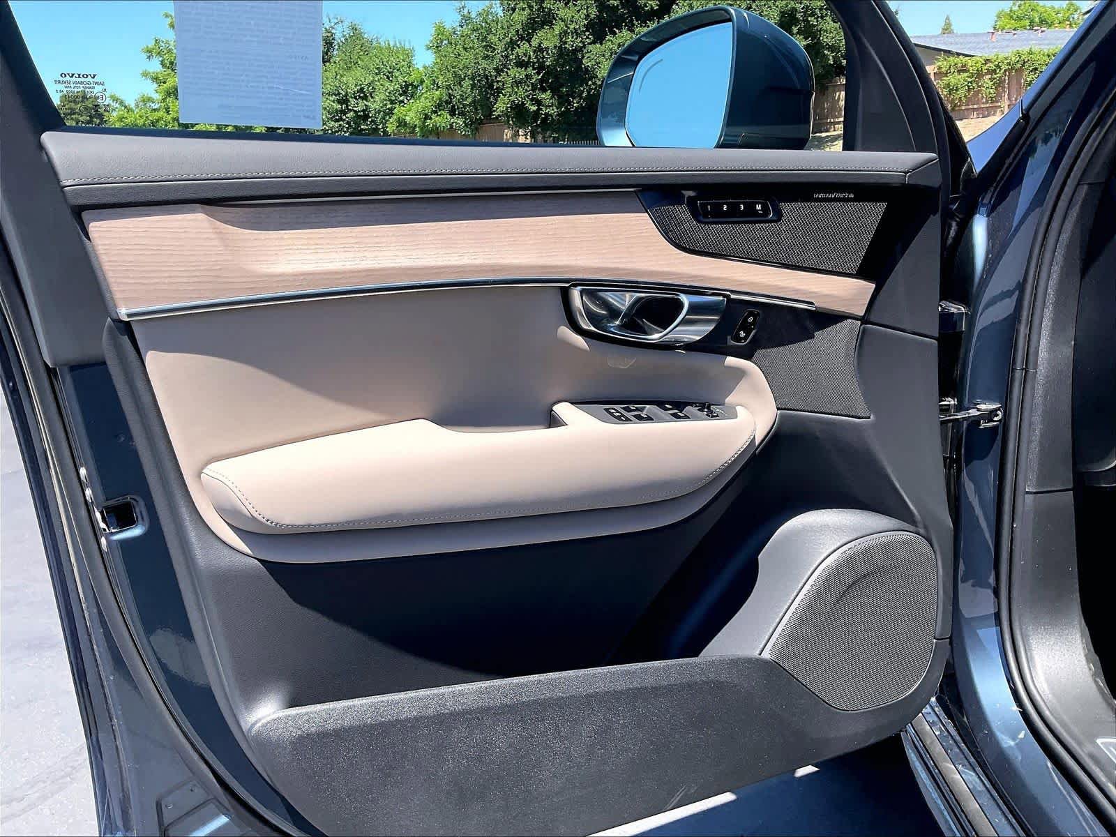 New 2026 Volvo XC90 T8 Plus w/ Protection Package AWD/4WD image 24
