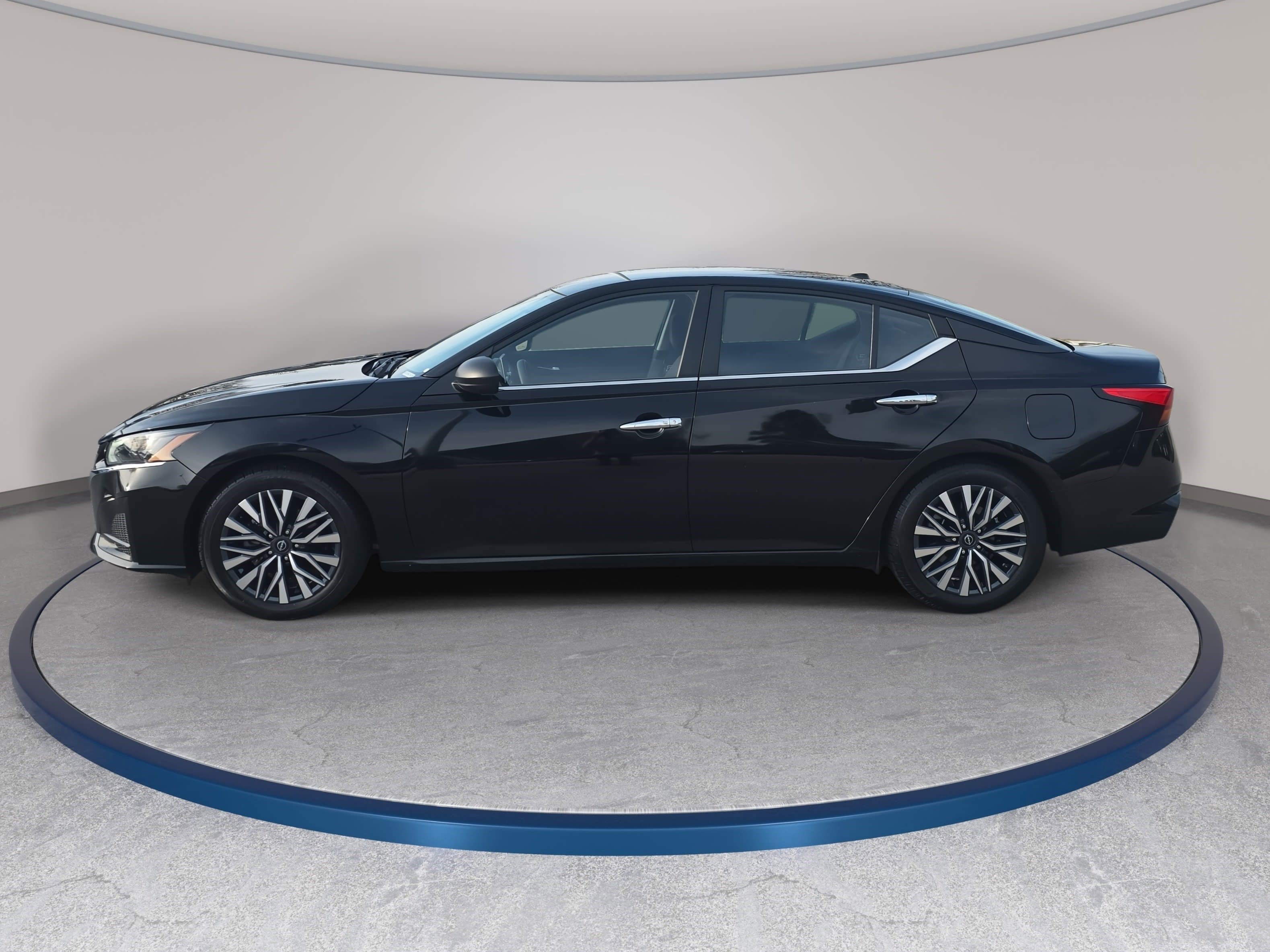 Used 2024 Nissan Altima 2.5 SV image 7