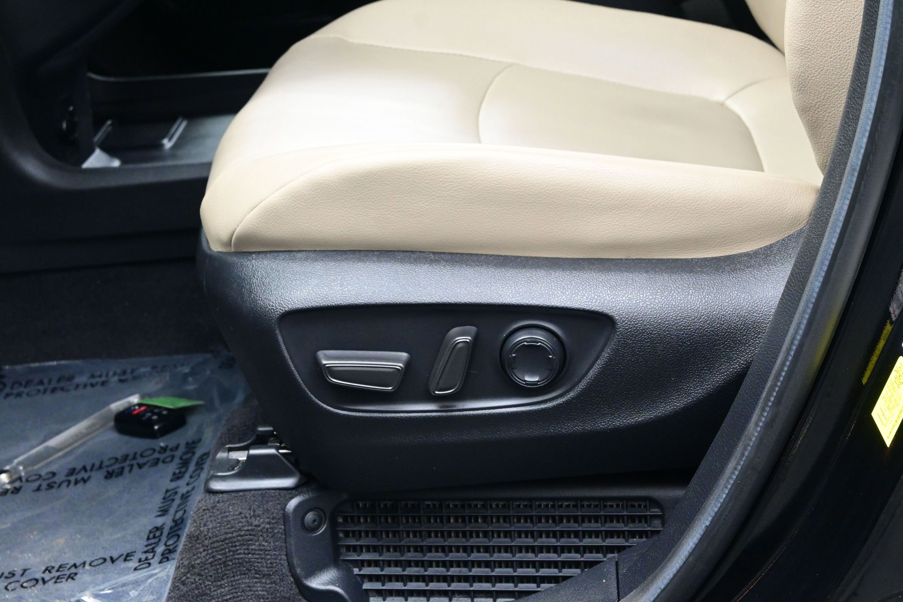 Used 2024 Toyota Sienna XLE AWD/4WD image 11