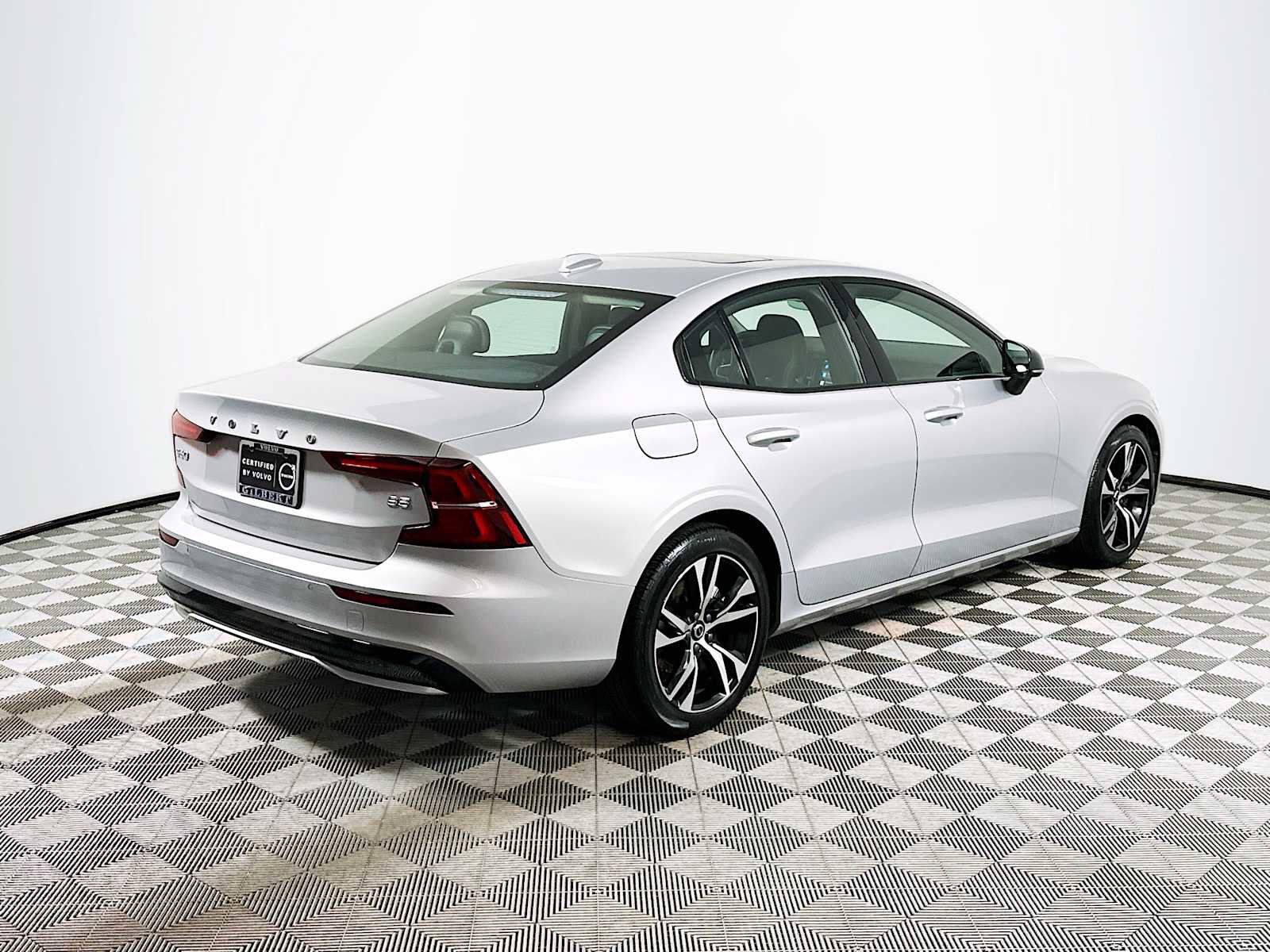 Used 2025 Volvo S60 B5 Core image 7