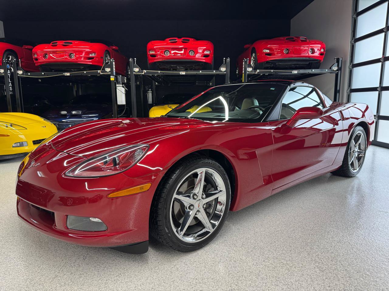 Used 2012 Chevrolet Corvette Coupe w/ 2LT Preferred Equipment Group RWD image 4