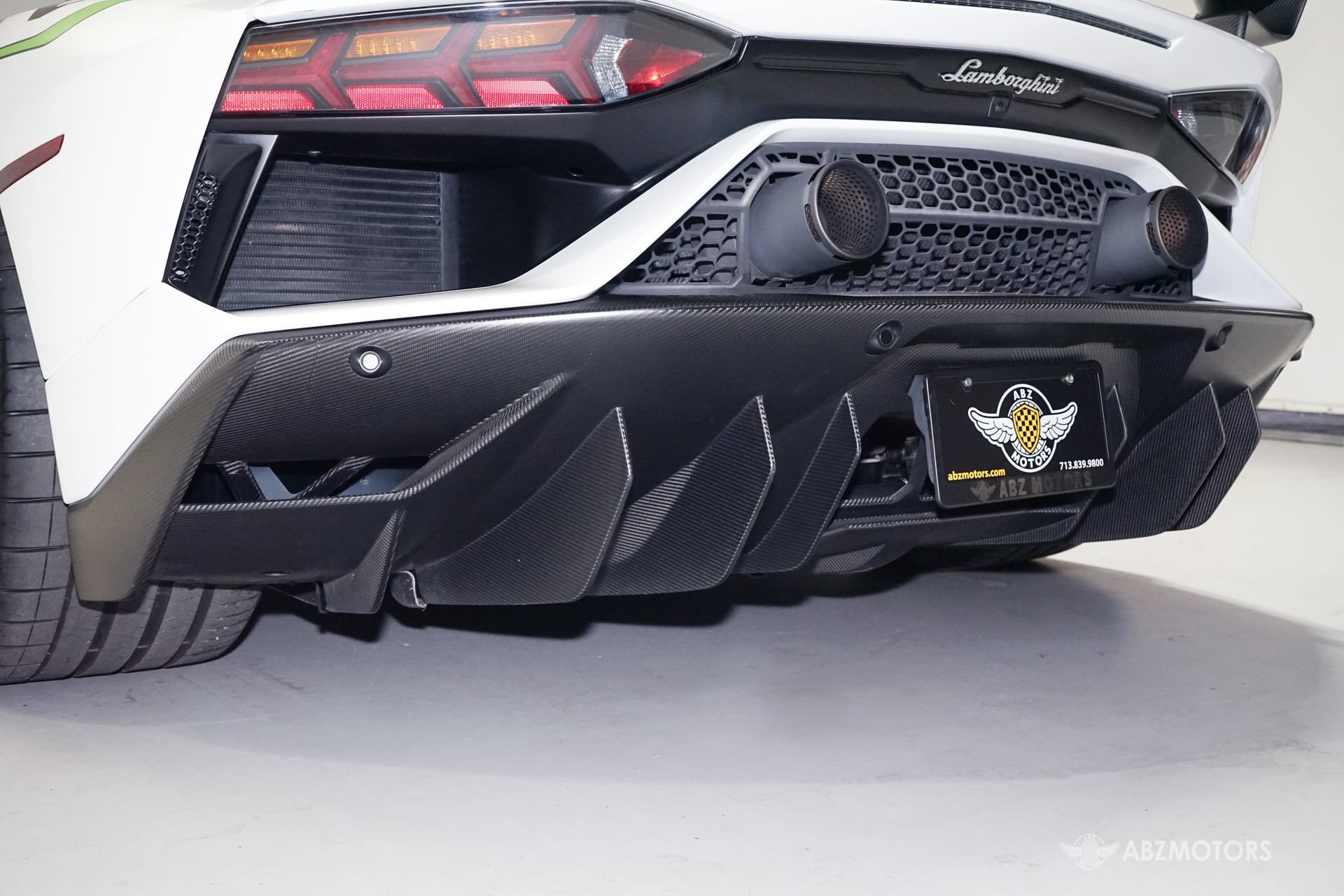 Used 2021 Lamborghini Aventador SVJ AWD/4WD image 9