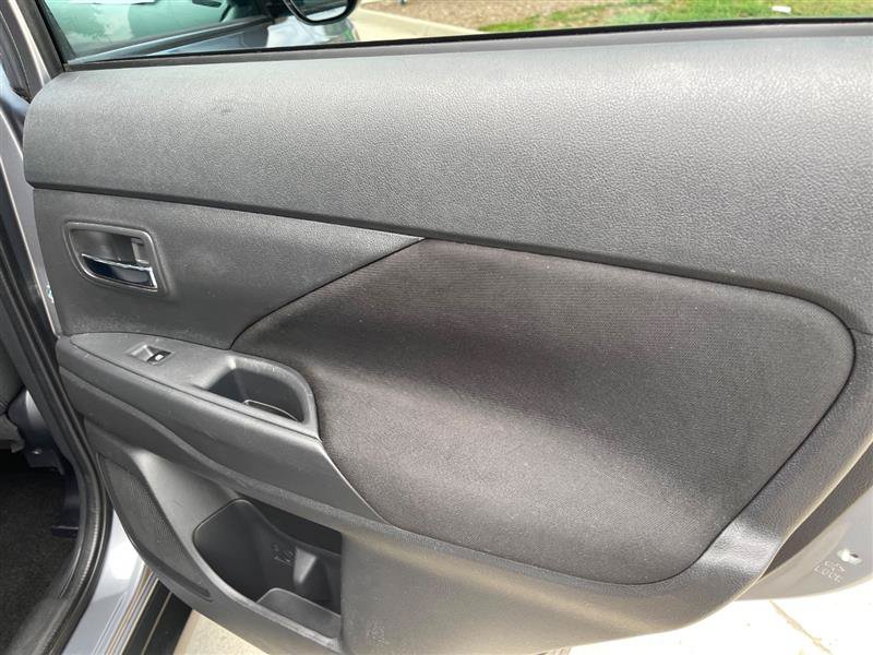 Used 2017 Mitsubishi Outlander ES AWD/4WD image 28