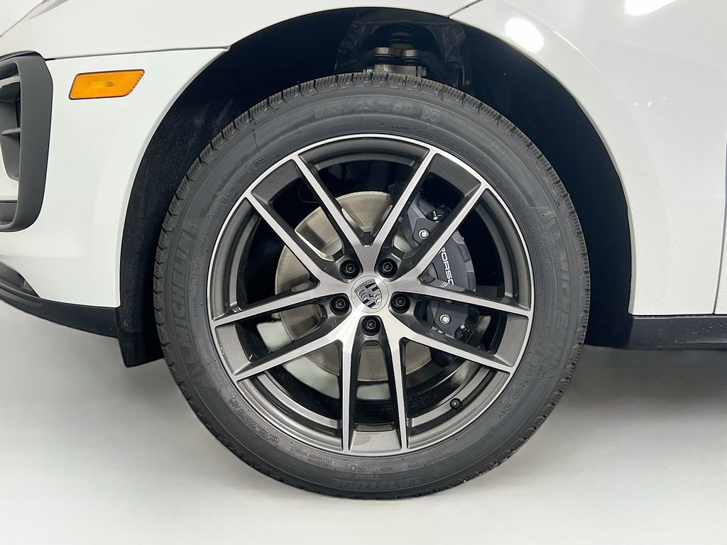 Certified 2026 Porsche Macan AWD/4WD image 33
