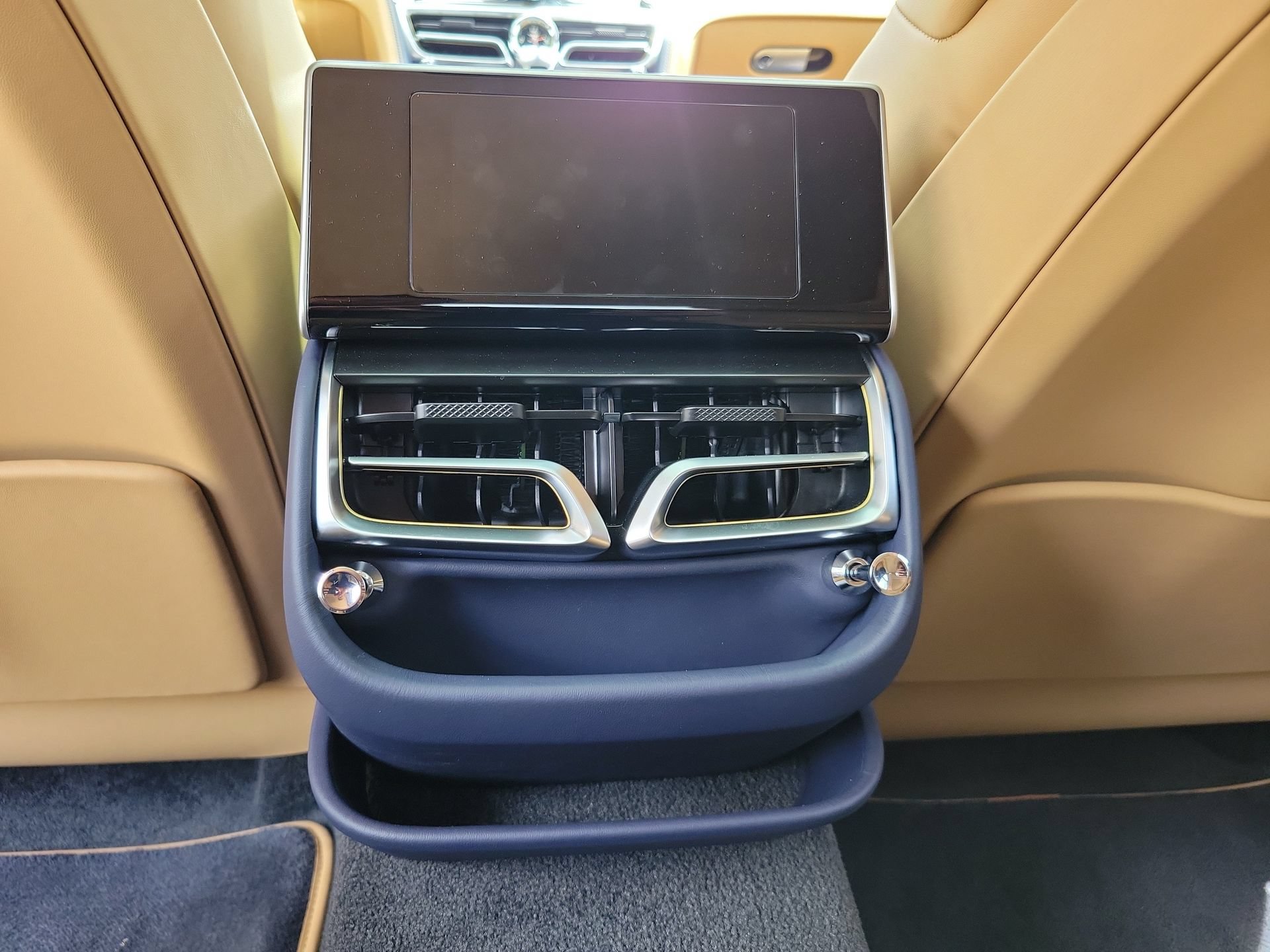 Used 2025 Bentley Flying Spur Plug-In Hybrid AWD/4WD image 39