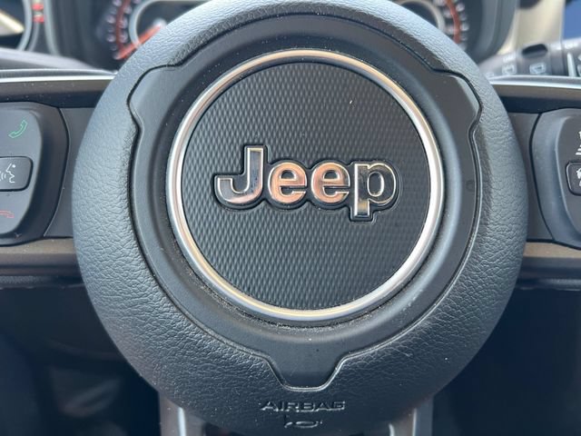 Used 2025 Jeep Wrangler Unlimited Rubicon AWD/4WD image 5