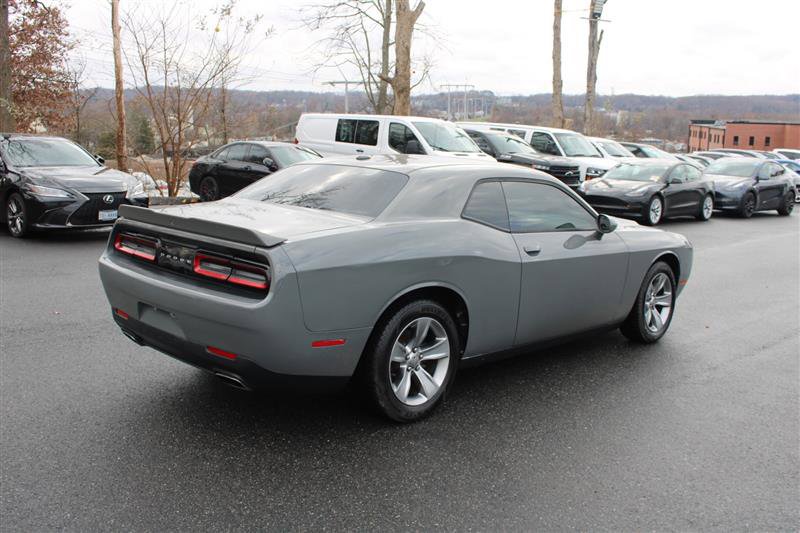 Used 2018 Dodge Challenger SXT image 8