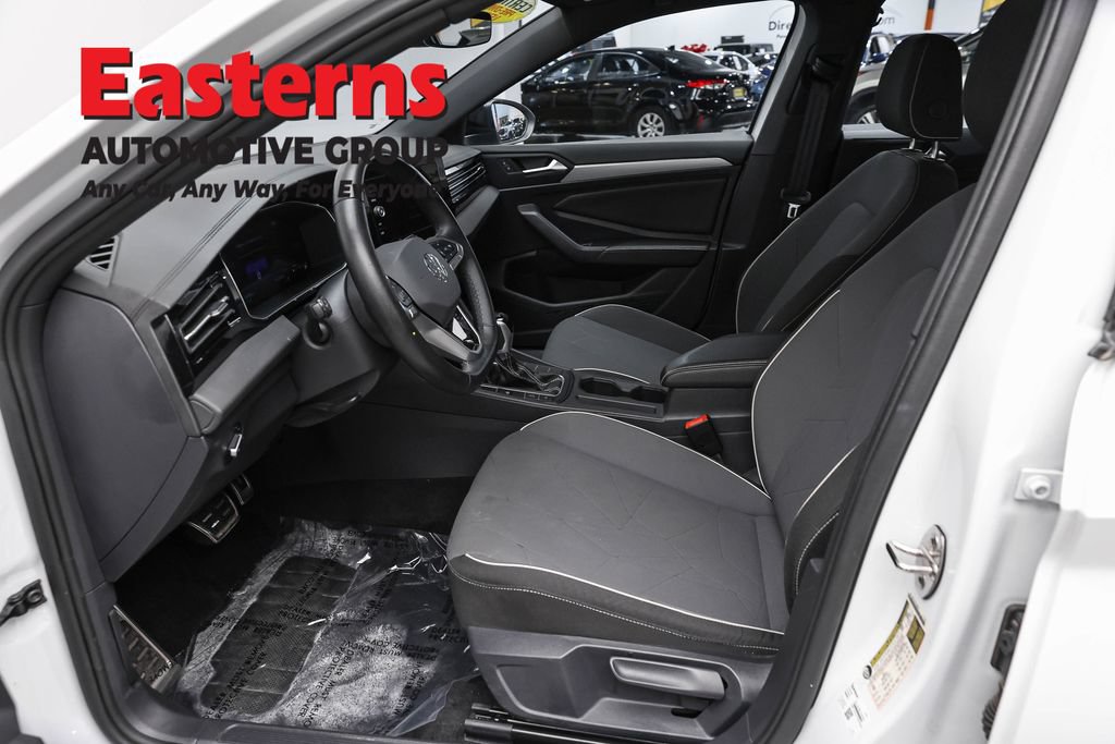 Used 2025 Volkswagen Jetta Sport FWD image 15