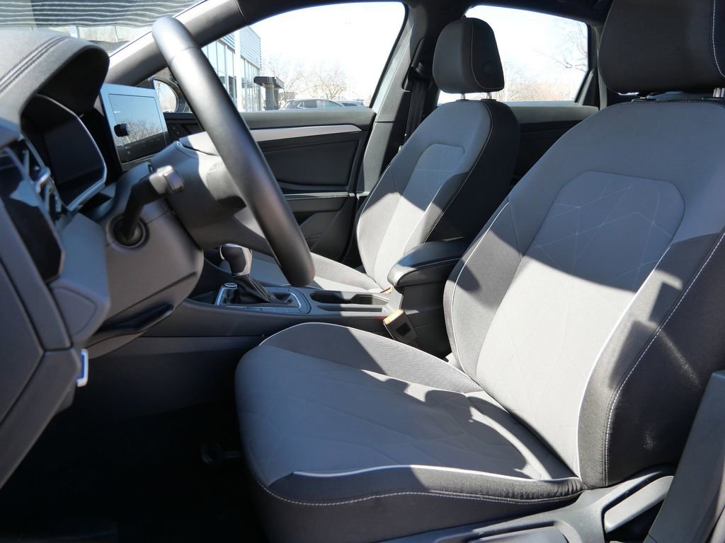 Used 2025 Volkswagen Jetta Sport image 29