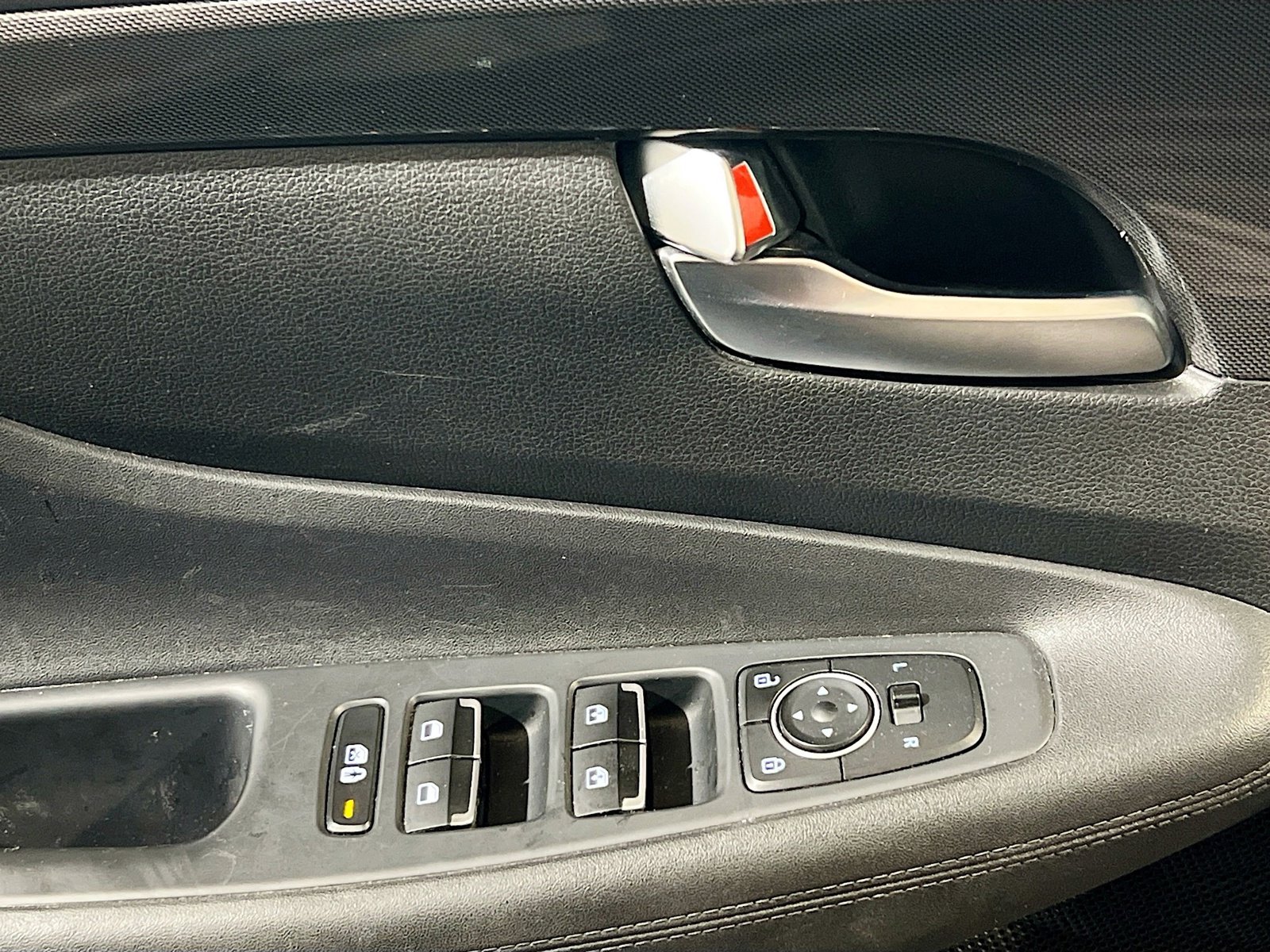 Used 2022 Hyundai Santa Fe SEL w/ Convenience Package image 13