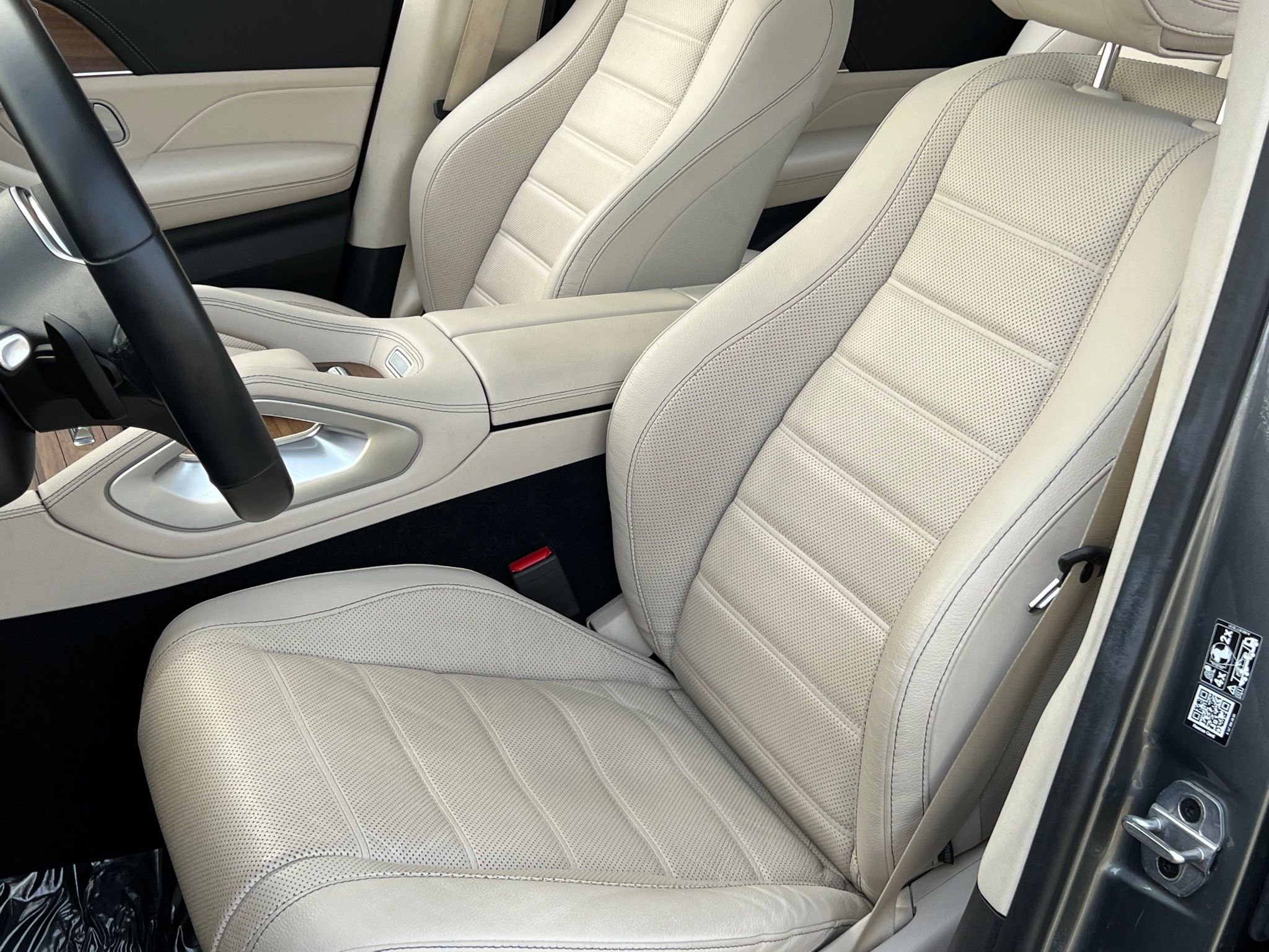 Used 2023 Mercedes-Benz GLS 580 4MATIC image 4