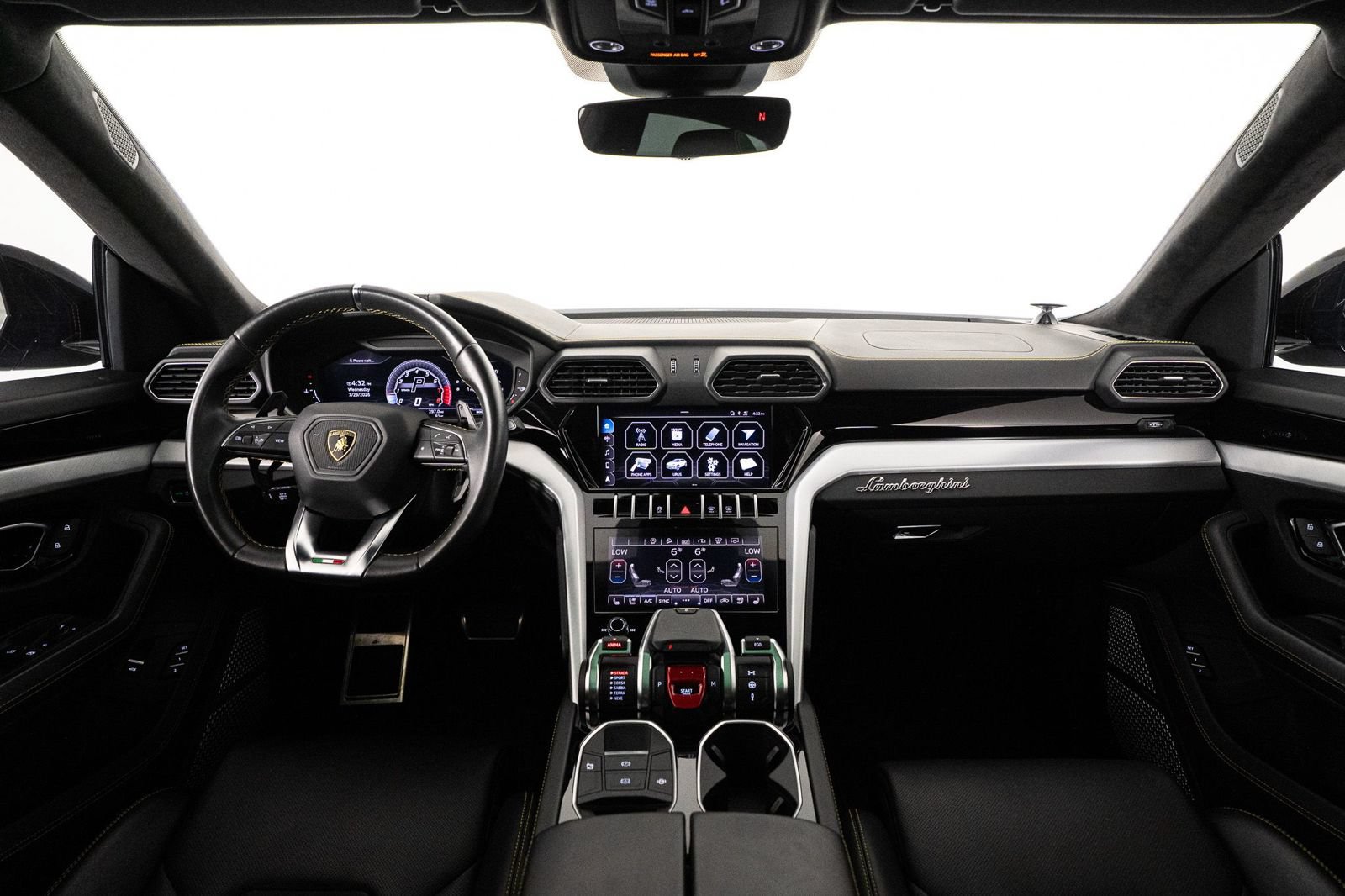 Used 2020 Lamborghini Urus AWD/4WD image 32
