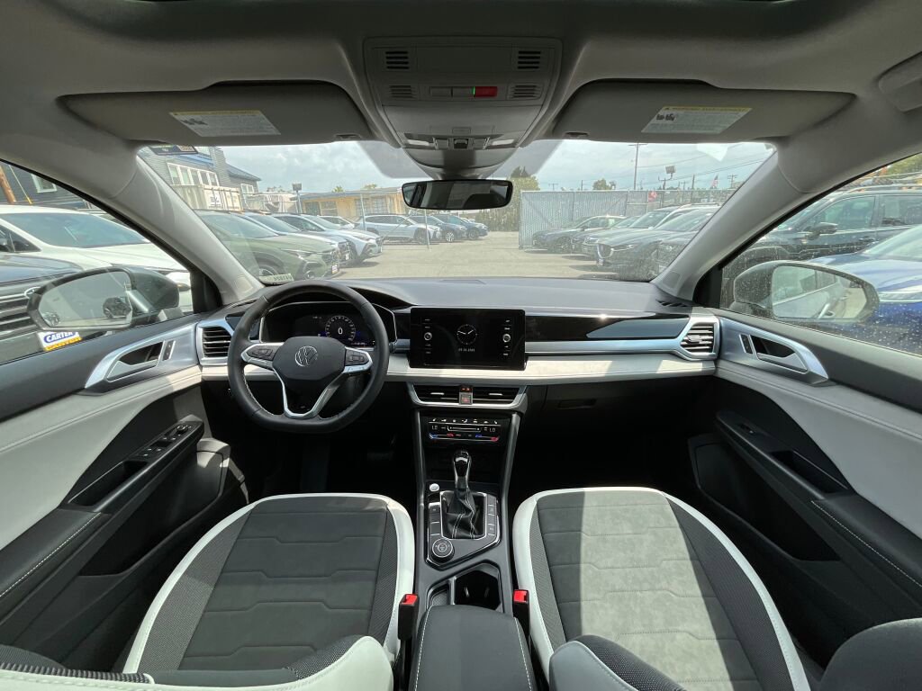 New 2025 Volkswagen Taos SE image 14