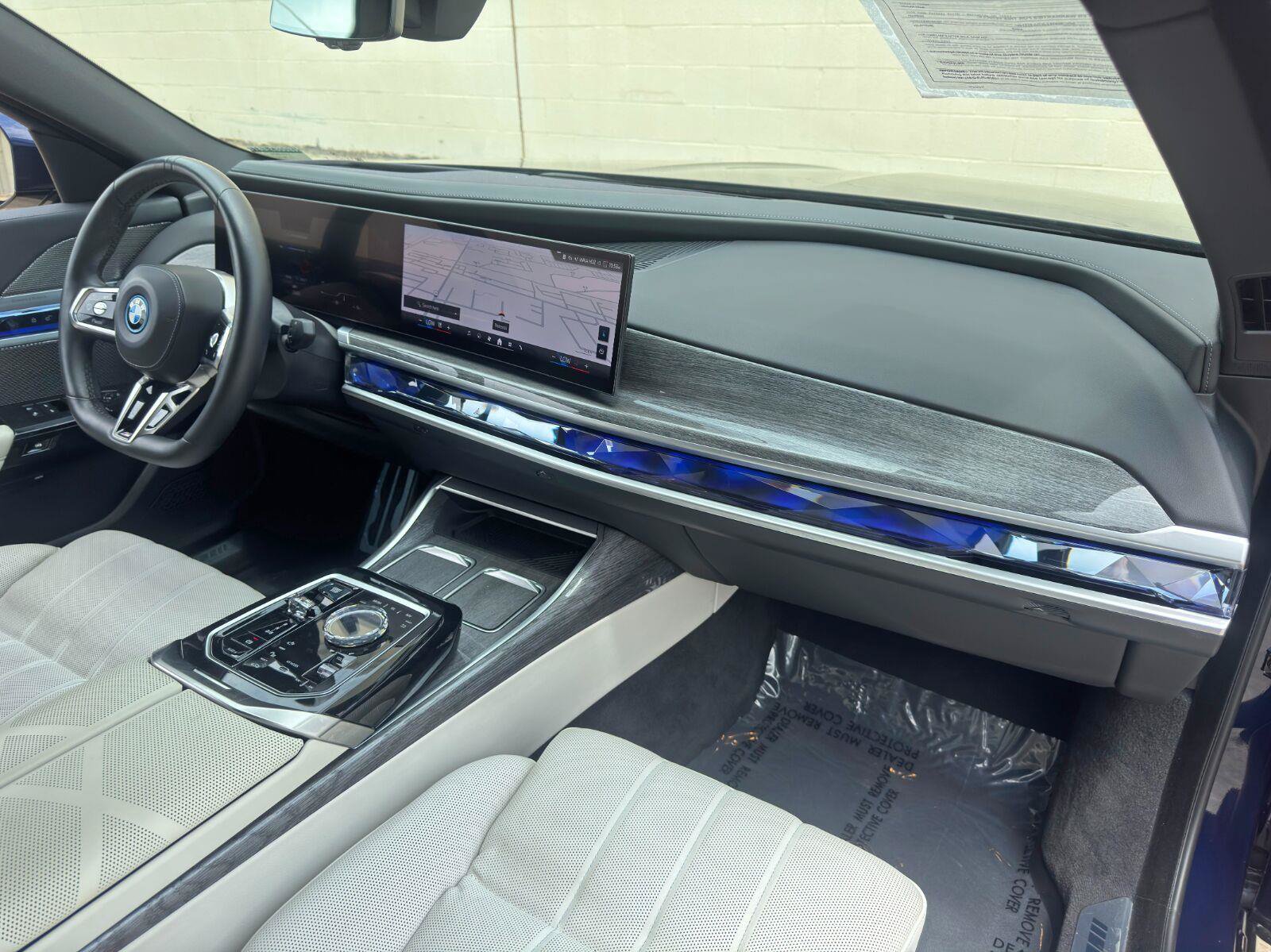 Used 2023 BMW i7 xDrive60 AWD/4WD image 14
