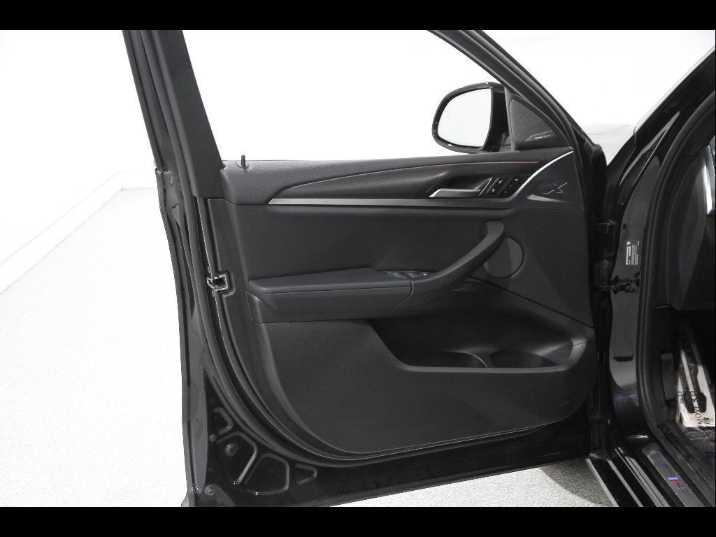 Certified 2023 BMW X4 xDrive30i w/ M Sport Package AWD/4WD image 4