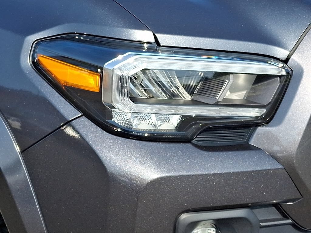 Used 2022 Toyota Tacoma TRD Sport AWD/4WD image 9