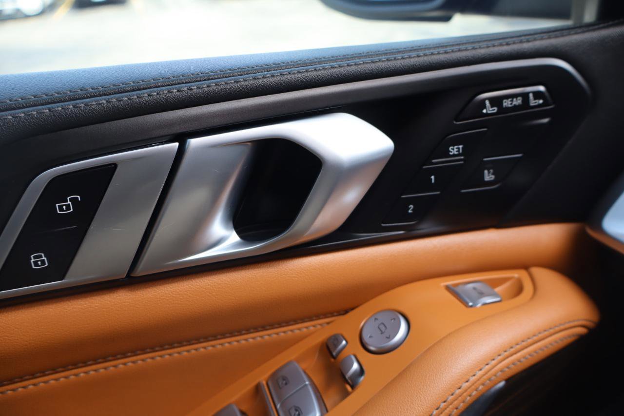 Used 2023 BMW X7 xDrive40i w/ Premium Package image 19