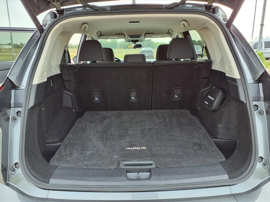 Used 2024 Nissan Rogue SV image 27