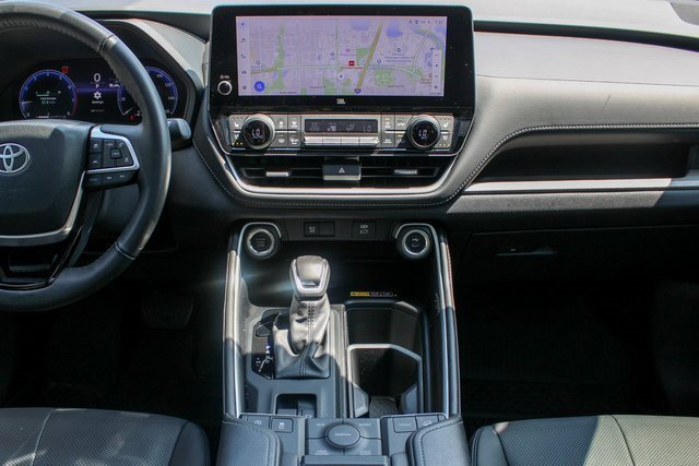 Used 2025 Toyota Grand Highlander AWD image 19