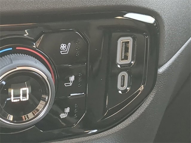 Certified 2024 Chevrolet Silverado 1500 High Country w/ Technology Package image 26