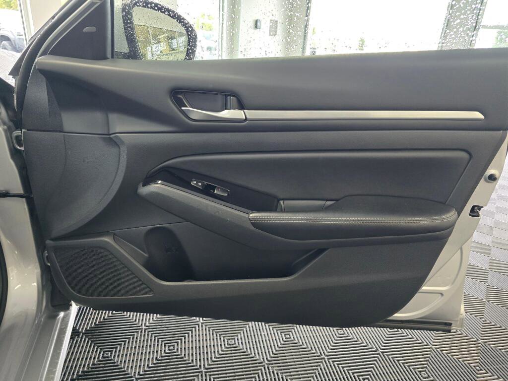 Used 2023 Nissan Altima 2.5 SV image 43
