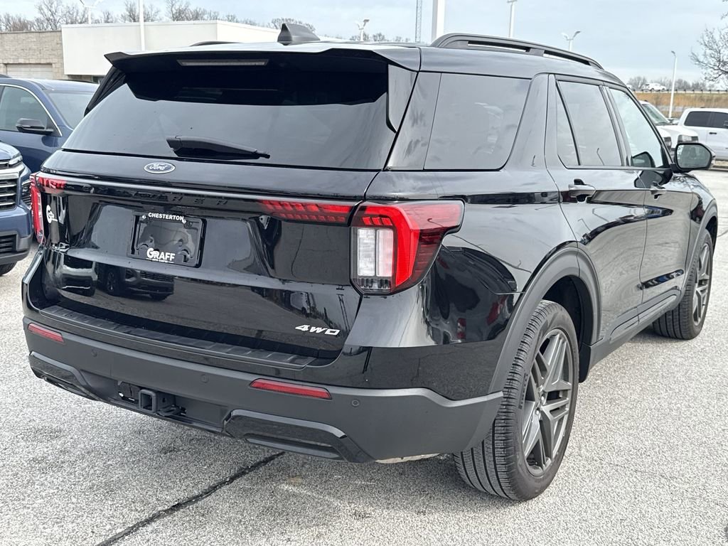 Used 2025 Ford Explorer ST-Line w/ ST-Line Street Pack image 8