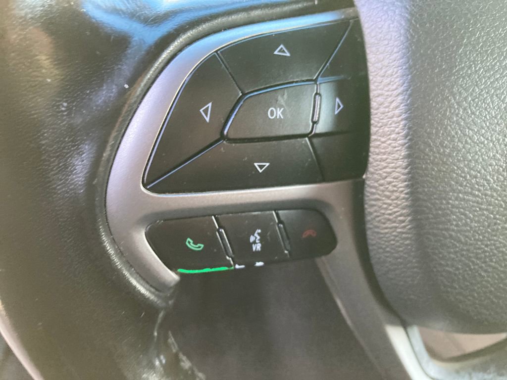 Used 2020 Jeep Grand Cherokee Laredo image 36