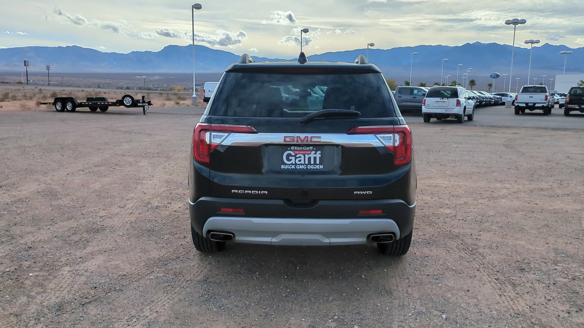 Used 2022 GMC Acadia SLT w/ Technology Package image 5