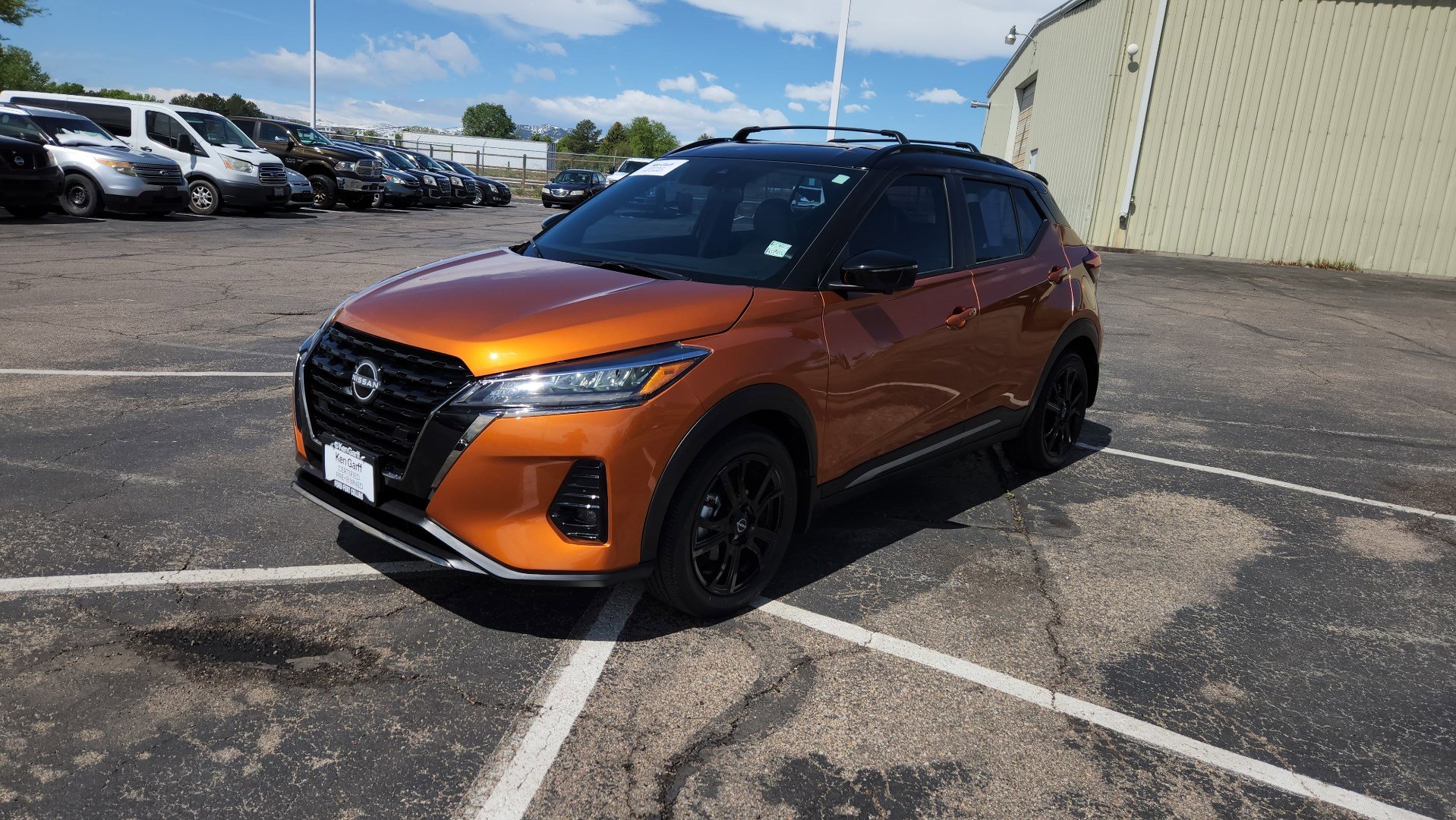 Used 2024 Nissan Kicks SR w/ SR Premium Package FWD image 2
