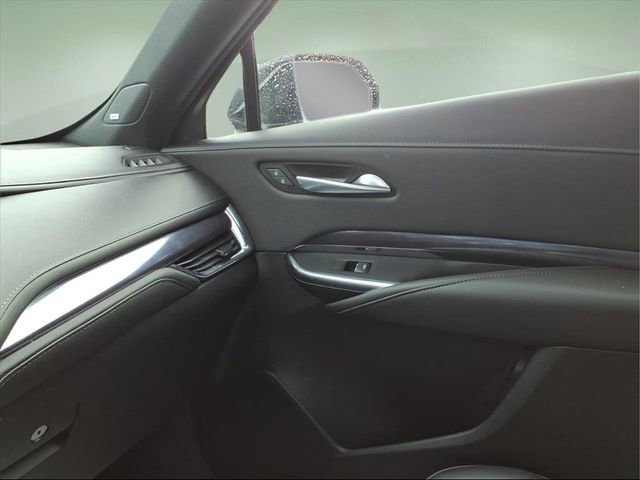 Used 2023 Cadillac XT4 Luxury w/ Cold Weather Package image 21