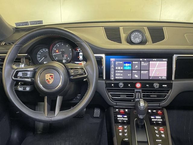 Certified 2026 Porsche Macan AWD/4WD image 27