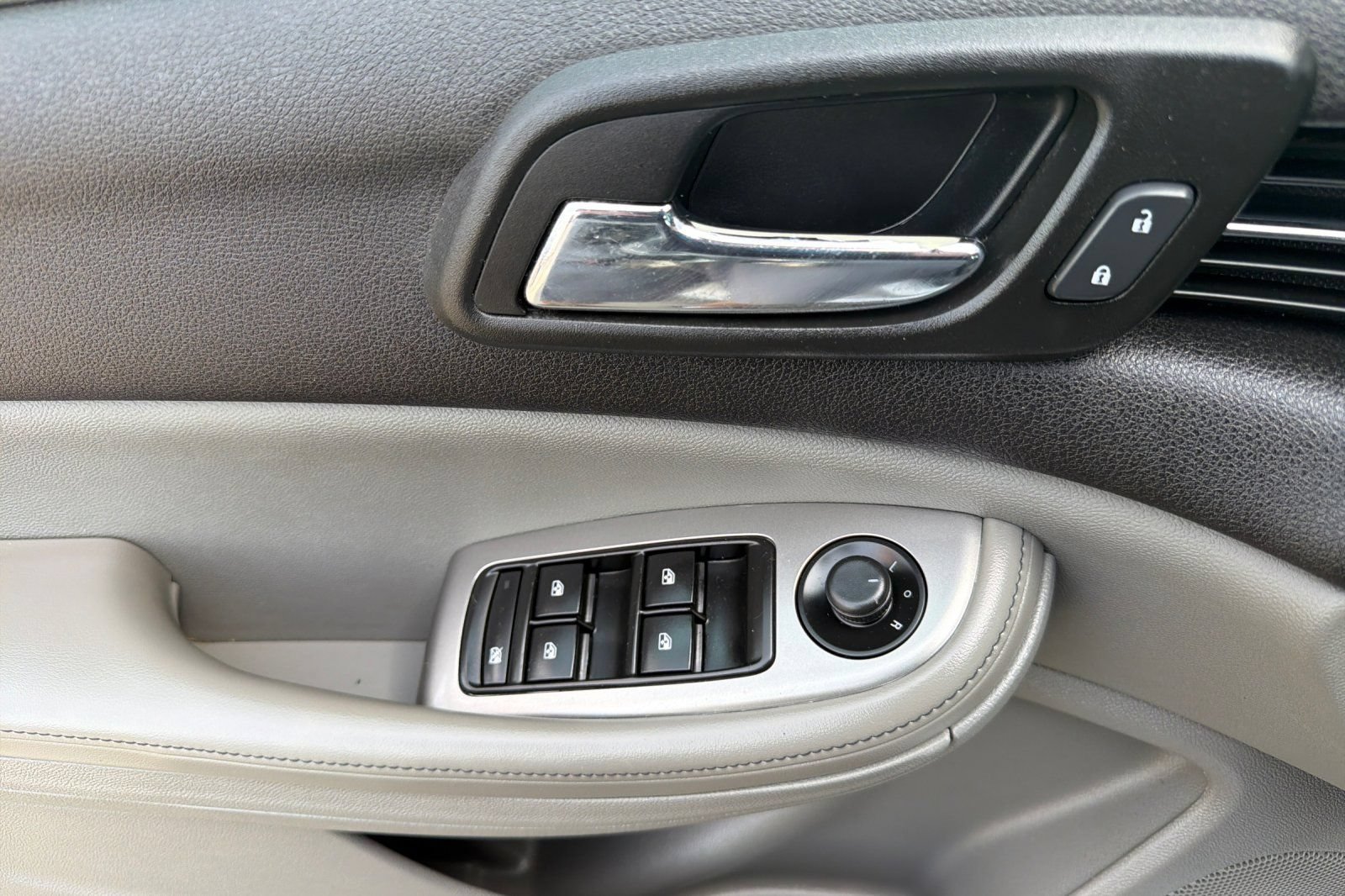 Used 2016 Chevrolet Malibu LS FWD image 13
