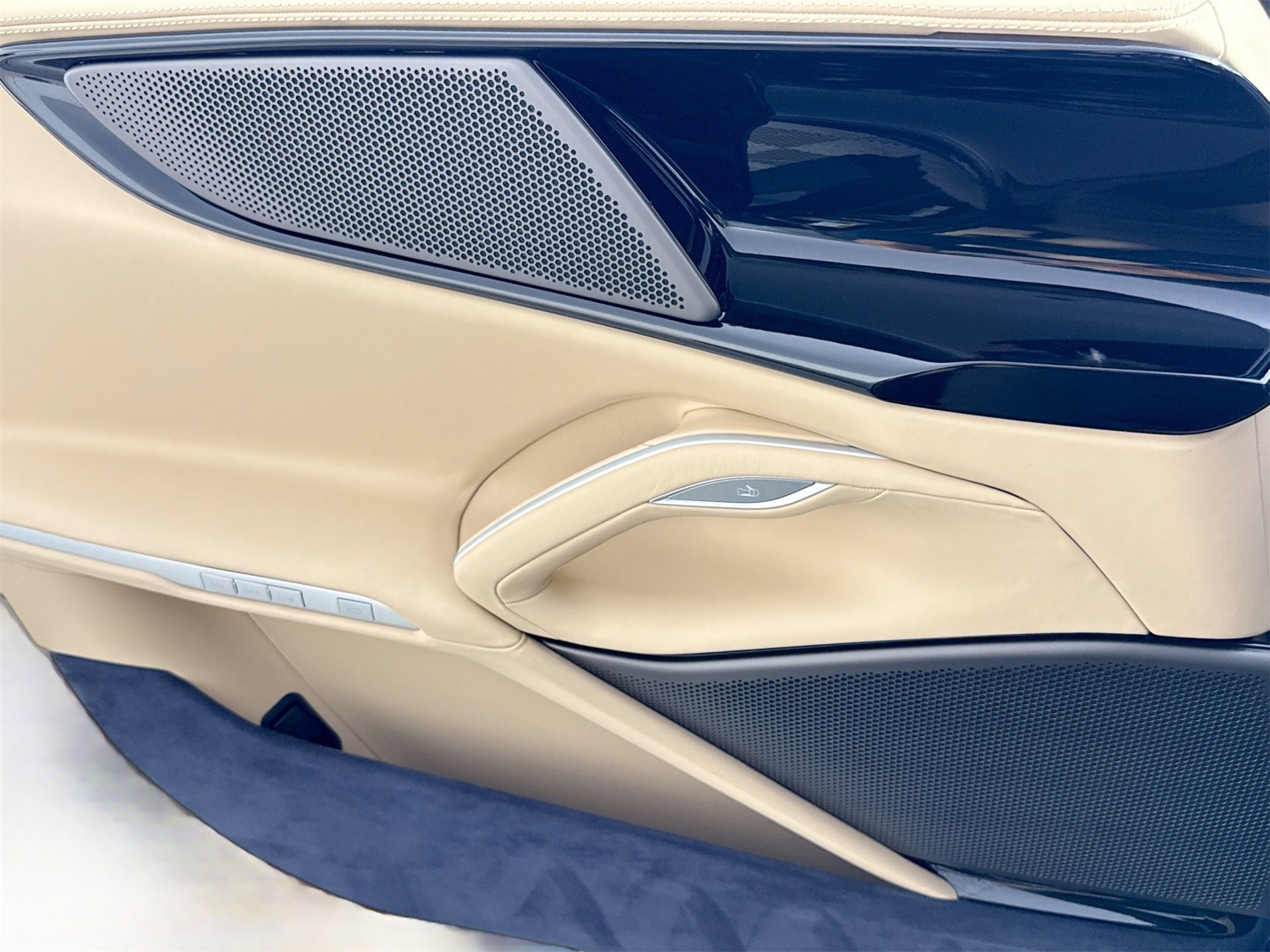 Certified 2024 Ferrari Purosangue Base image 16