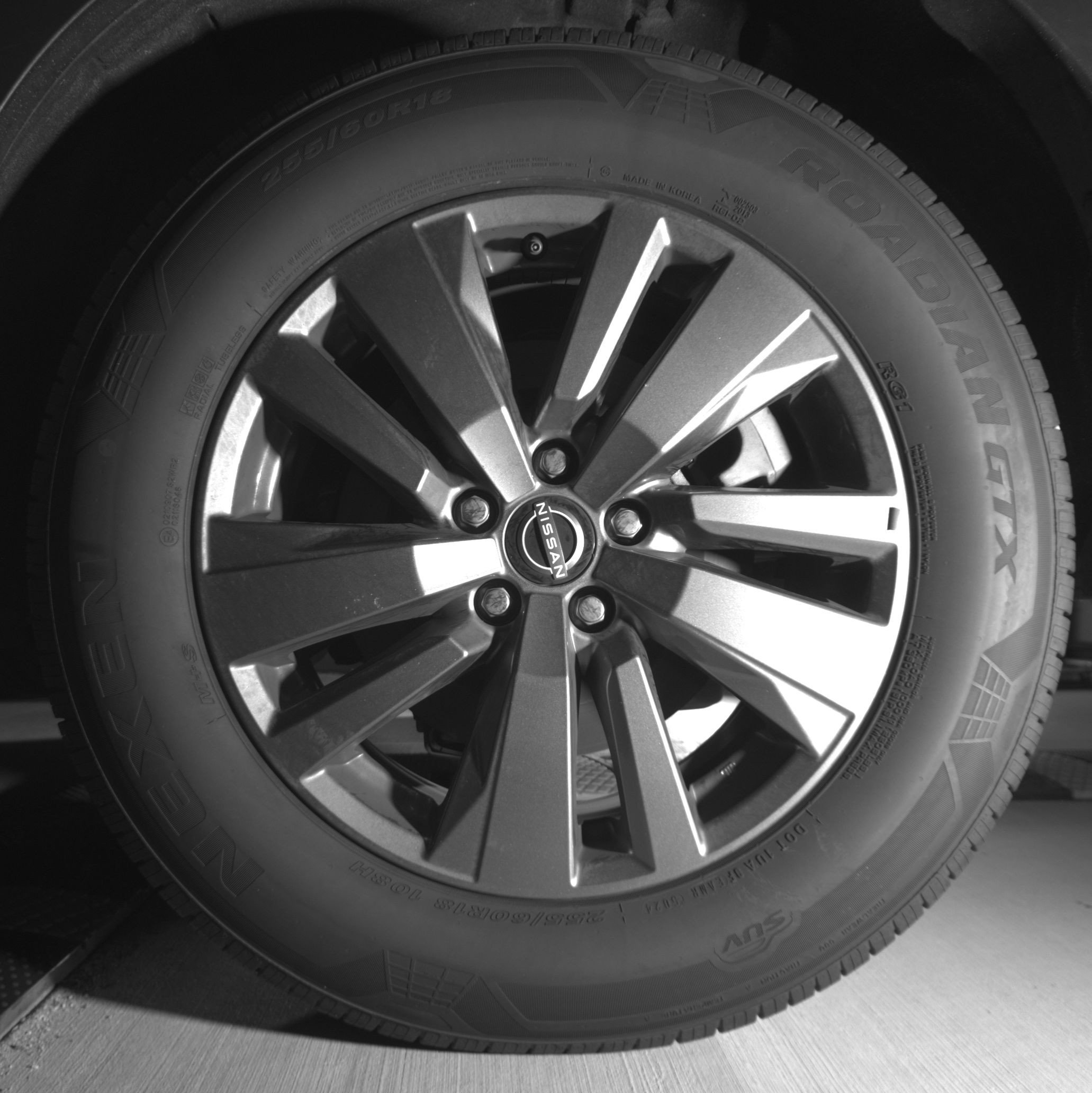 Used 2025 Nissan Pathfinder SV FWD image 14