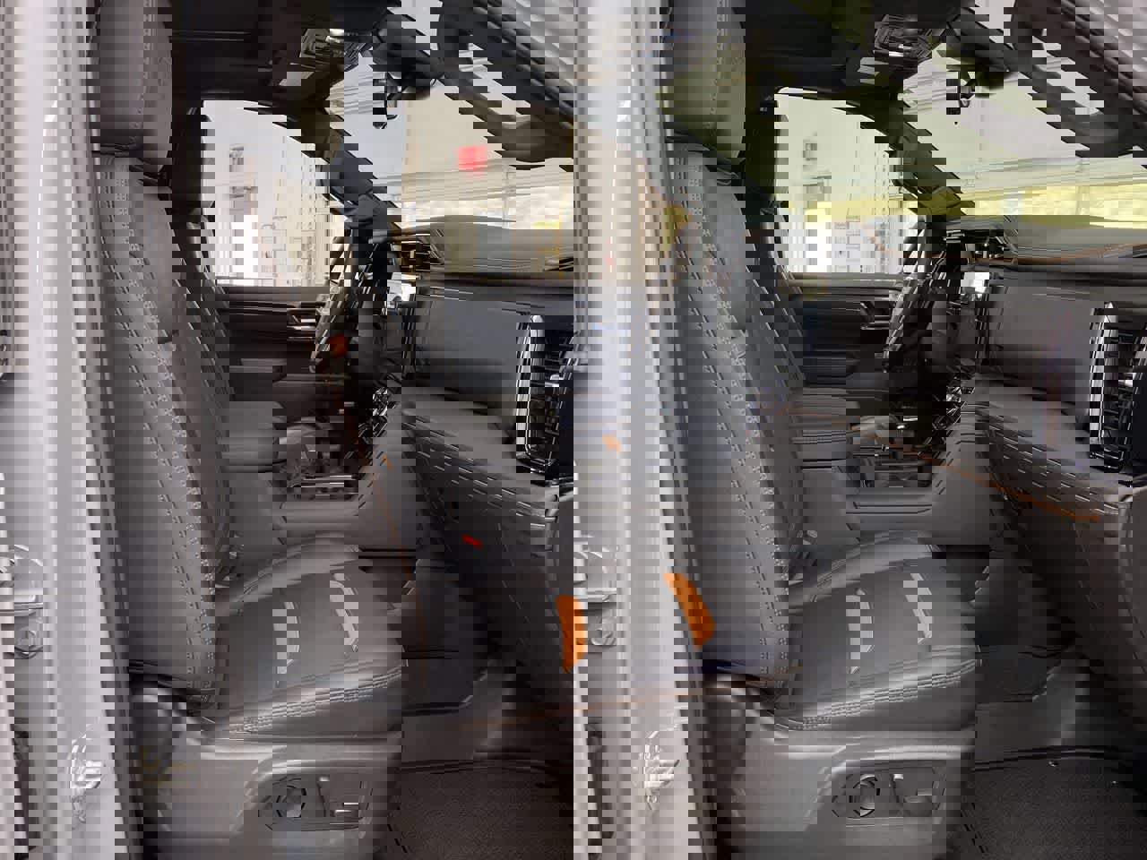 Used 2025 GMC Sierra 1500 AT4 w/ AT4 Premium Package image 18