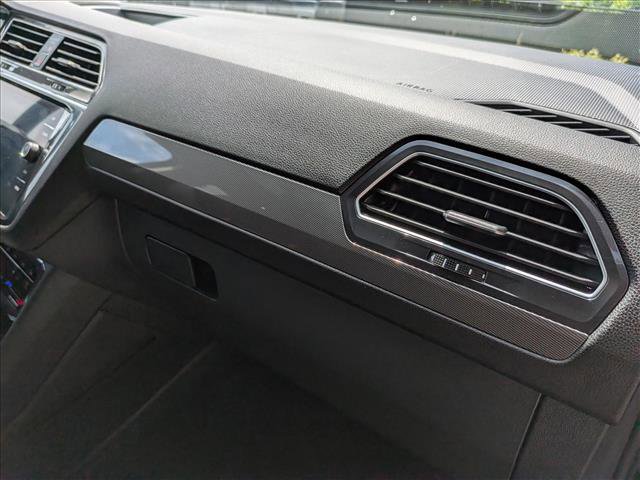 Used 2024 Volkswagen Tiguan SE w/ Panoramic Sunroof Package AWD/4WD image 11