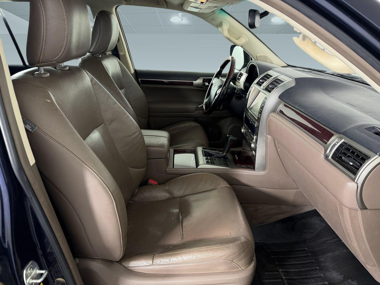 Used 2018 Lexus GX 460 Premium w/ Premium Package AWD/4WD image 24