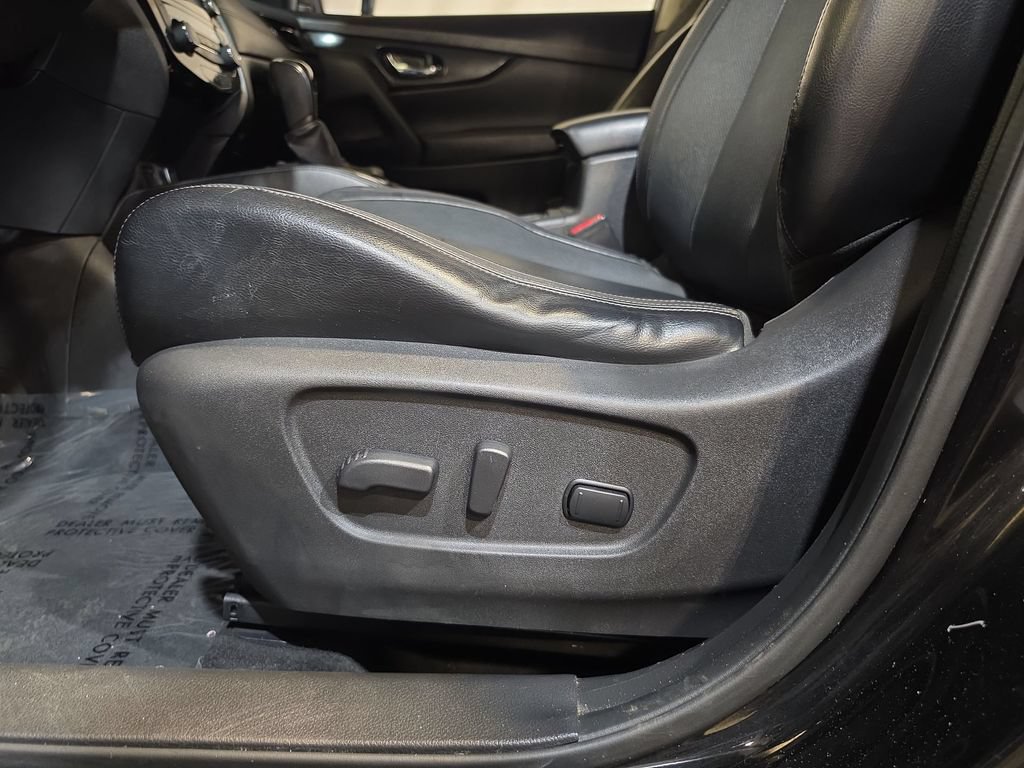 Used 2017 Nissan Rogue SL AWD/4WD image 14