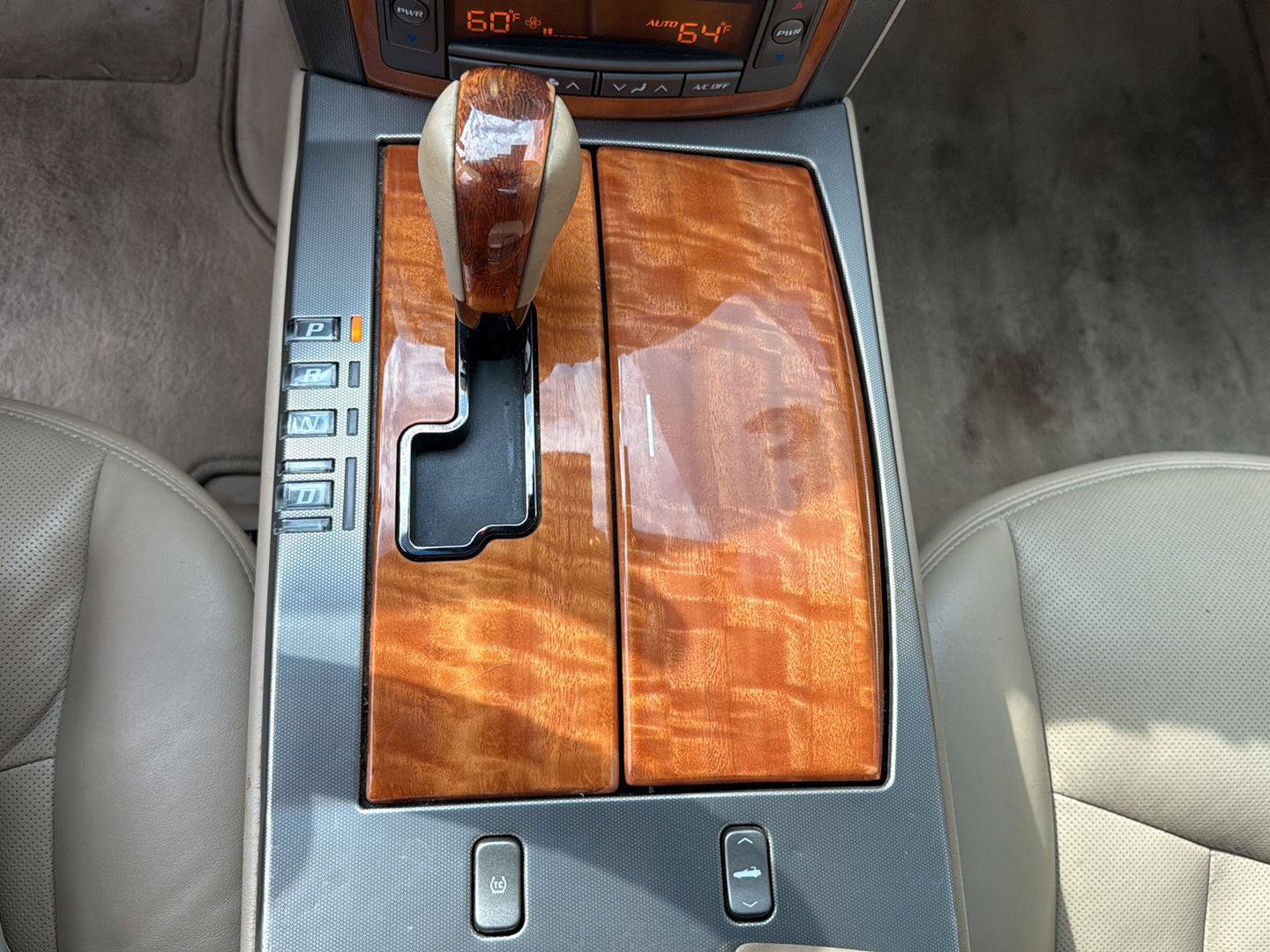 Used 2007 Cadillac XLR RWD image 25